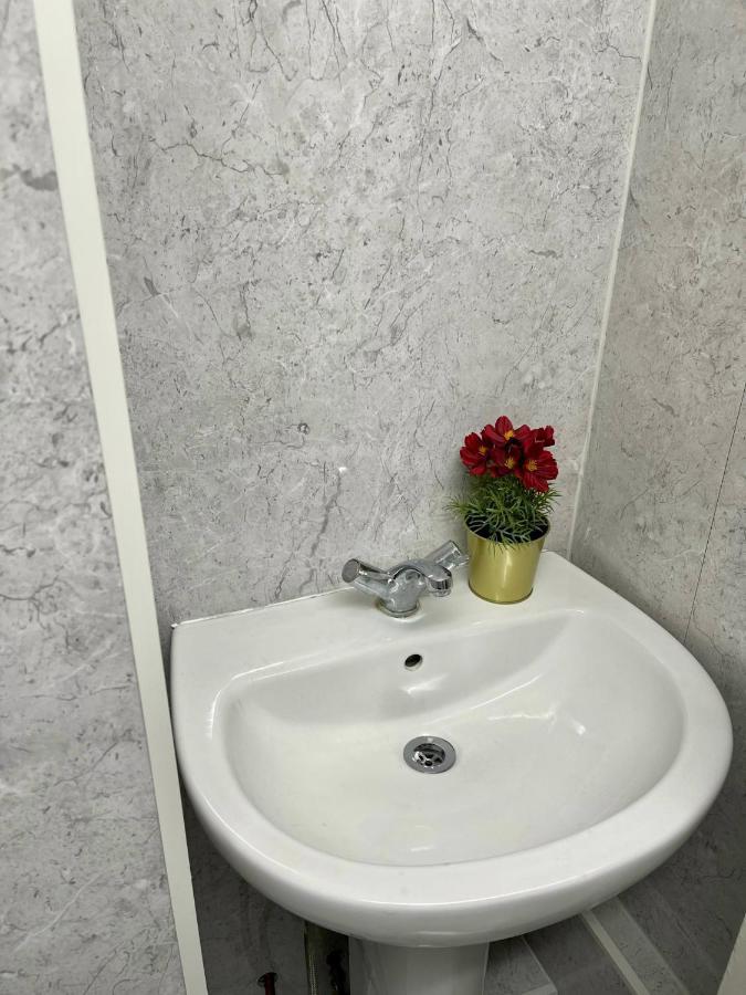 3Br Central London Close Station Eksteriør billede